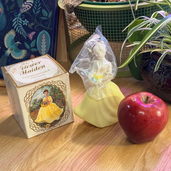 Avon Flower Maiden Unforgettable Figural Bottle, Vintage Circa 1974 - Picture 13 of 16